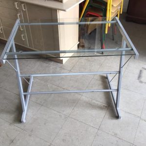 Desk Medium – . / Medium / Glass and metal / .