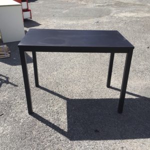Kitchen Table Medium – . / . / . / Black