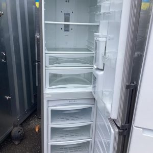 Fridge/Freezer – over 5 ft (3.A1) – GCF409BSQW