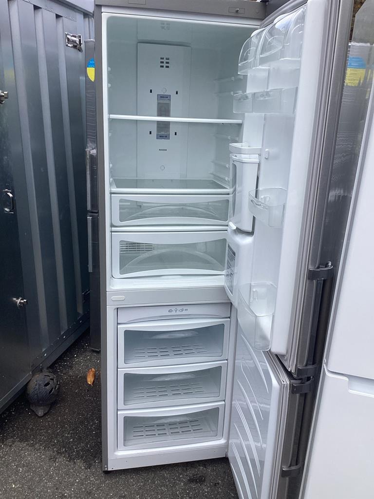 Fridge/Freezer - over 5 ft (3.A1) - GCF409BSQW - Image 2