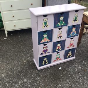 Childs Storage unit  – . / . / Wood / .
