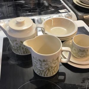Hornsea Fleur teapot, jug, bowls and teacup/saucer