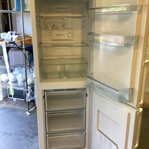 Fridge/Freezer – over 5 ft (2.A) – KGH34XO5GB – Bosch / . / . / .