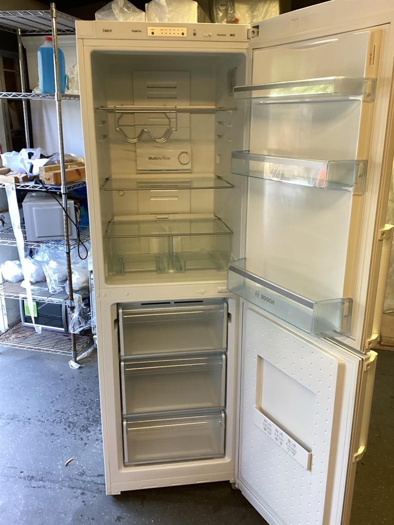 Fridge/Freezer - over 5 ft (2.A) - KGH34XO5GB - Bosch / . / . / . - Image 2