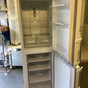 Fridge/Freezer – over 5 ft (3.A1) – FFUL1820 – Hotpoint / . / . / .