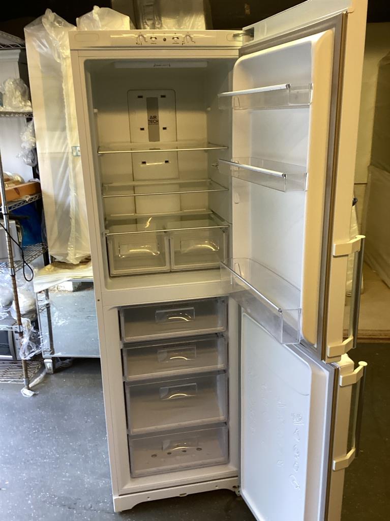 Fridge/Freezer - over 5 ft (3.A1) - FFUL1820 - Hotpoint / . / . / . - Image 2