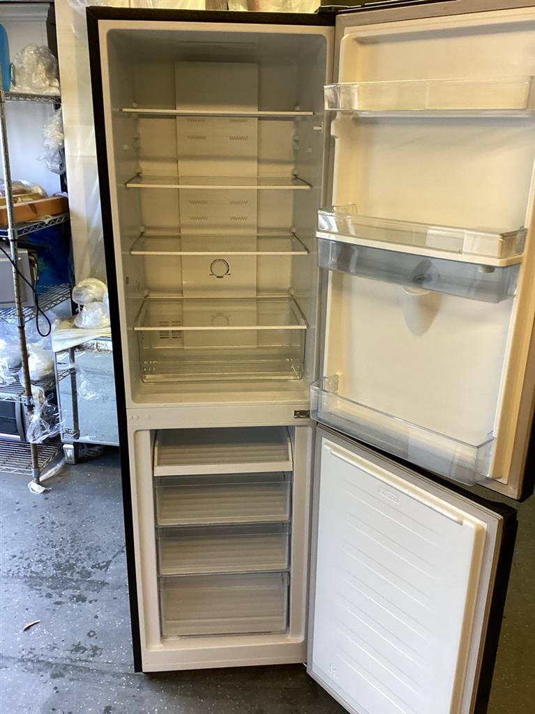 Fridge/Freezer - over 5 ft (2.A) - MC55251MDB - Image 2