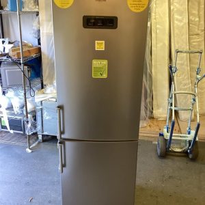Fridge/Freezer – over 5 ft (3.A1) – WBE33752